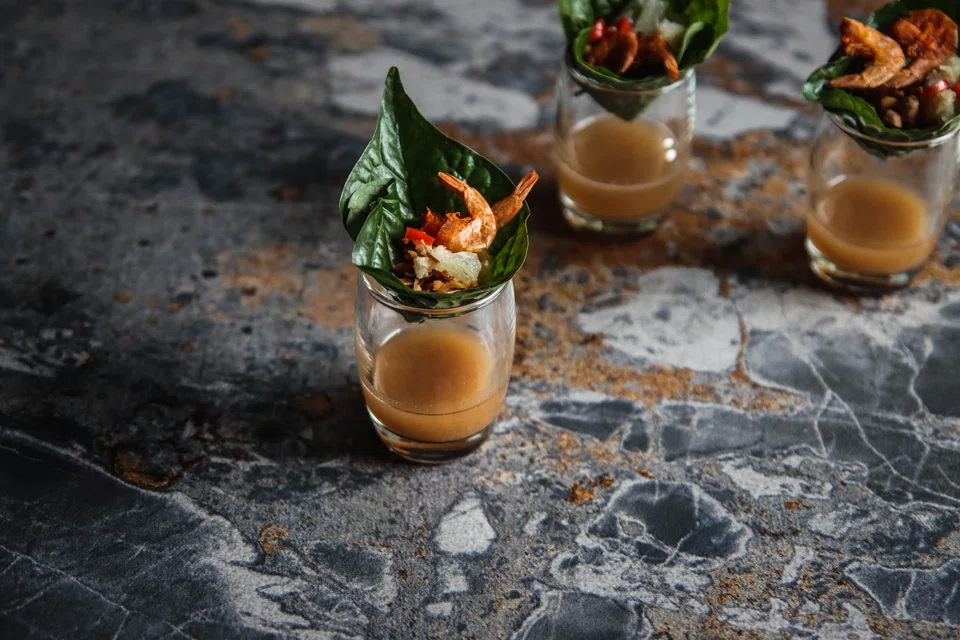 A refreshing take on the famliar miang kam.