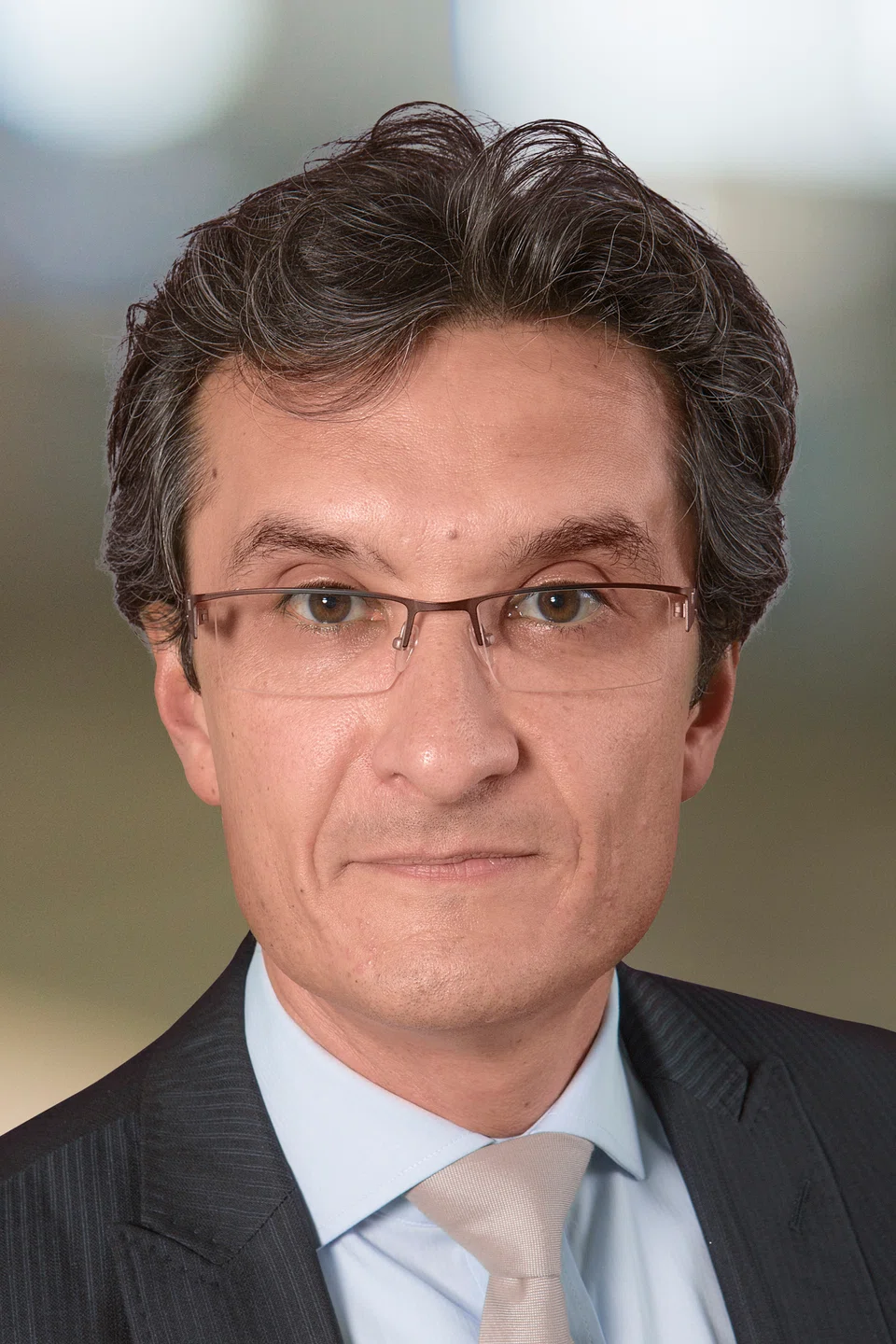 The author of the index, Professor Arturo Bris, notes that Singapore relies on global trade and has embraced openness and free trade. Such a model still keeps reasonable standards of environmental protection and social impact. 