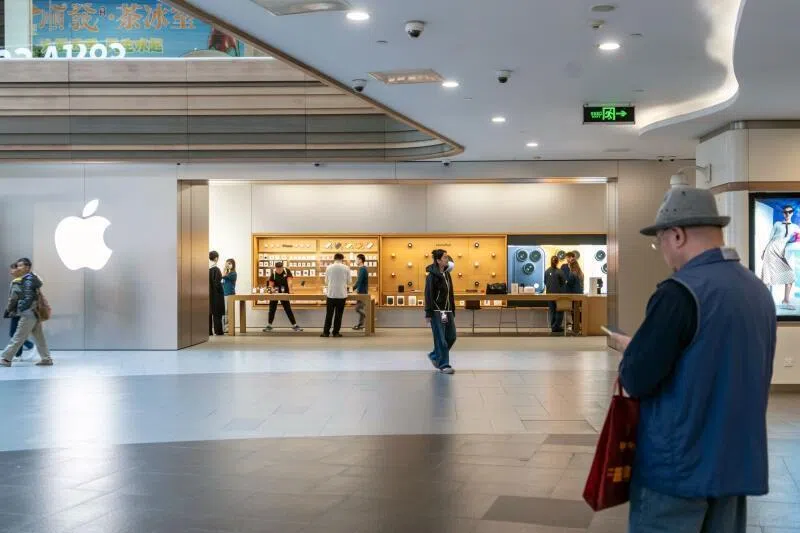 The thinness and new colours of the iPhone Air were intriguing, but most people were trying rather than buying the new handset.