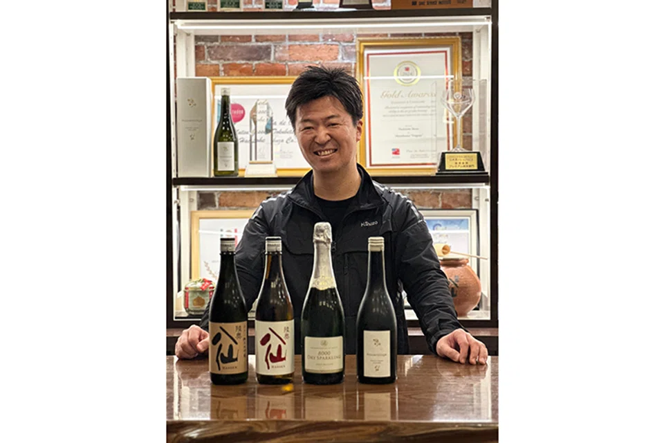 Hideyuki Komai is the ninth-generation owner of Mutsu Hassen.