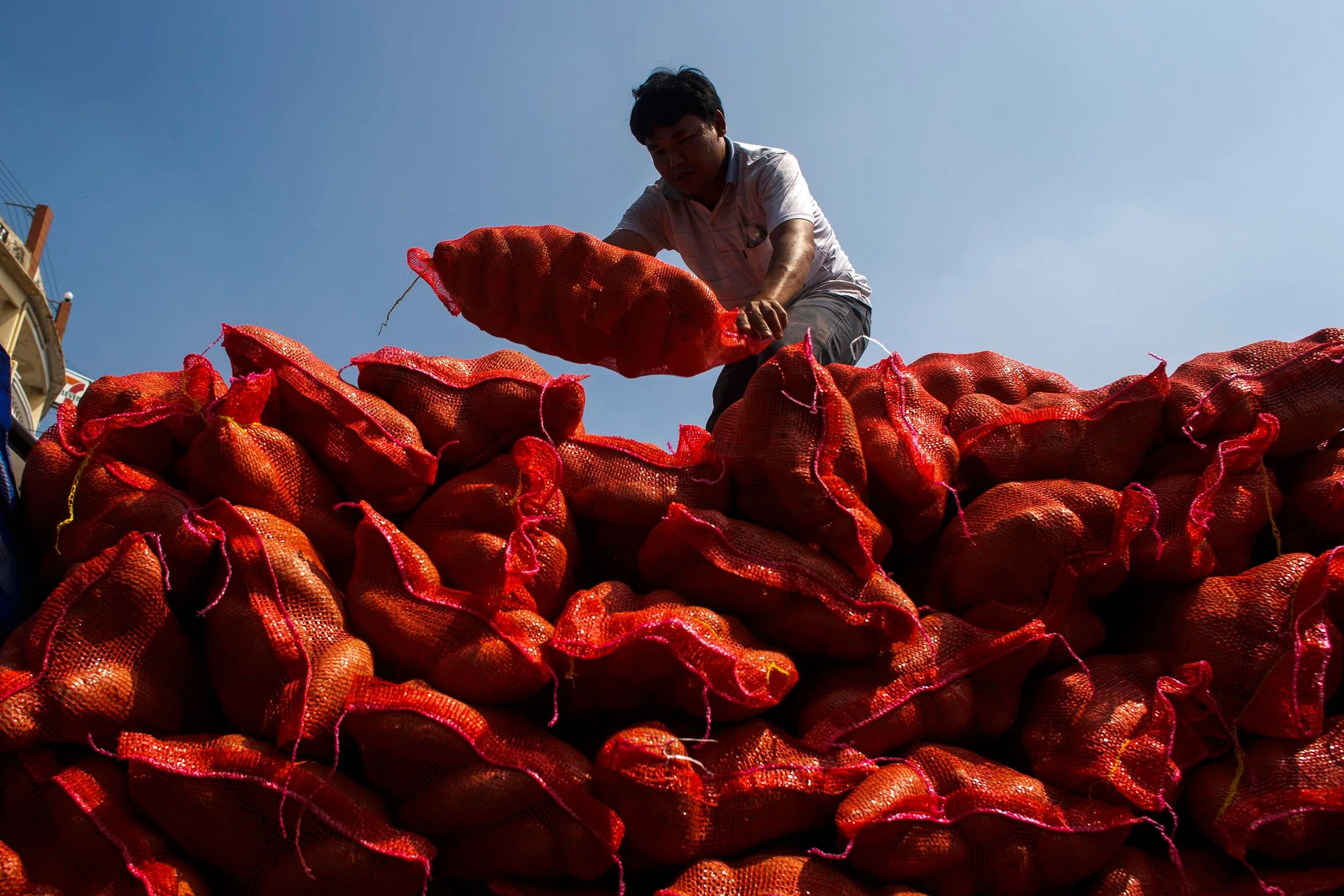 Thai consumer confidence hits six-month high in August