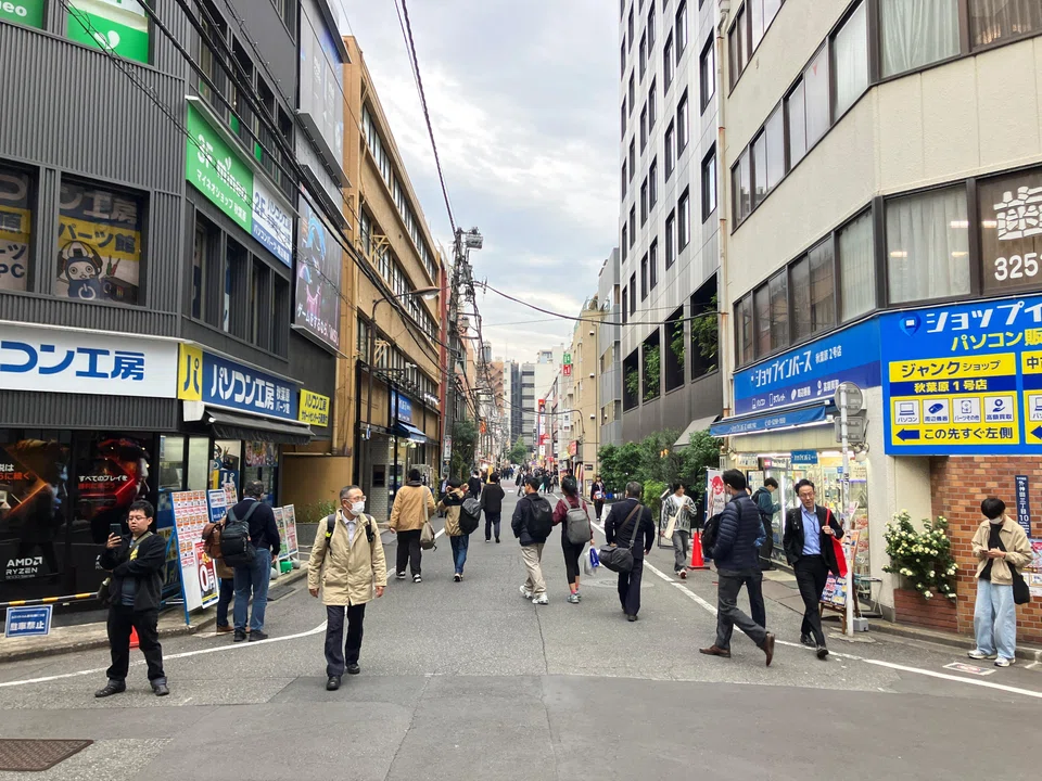 At present, foreign investors acquiring stakes in Japanese companies outside sectors deemed critical to economic or national security are not required to notify the government in advance.