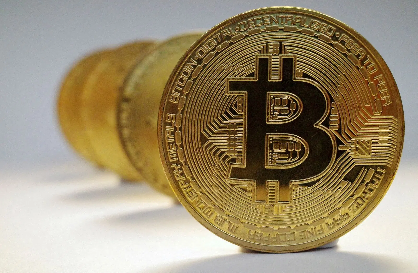 Bitcoin extends dip below US$40,000 as Ukraine tensions boost gold - The  Business Times