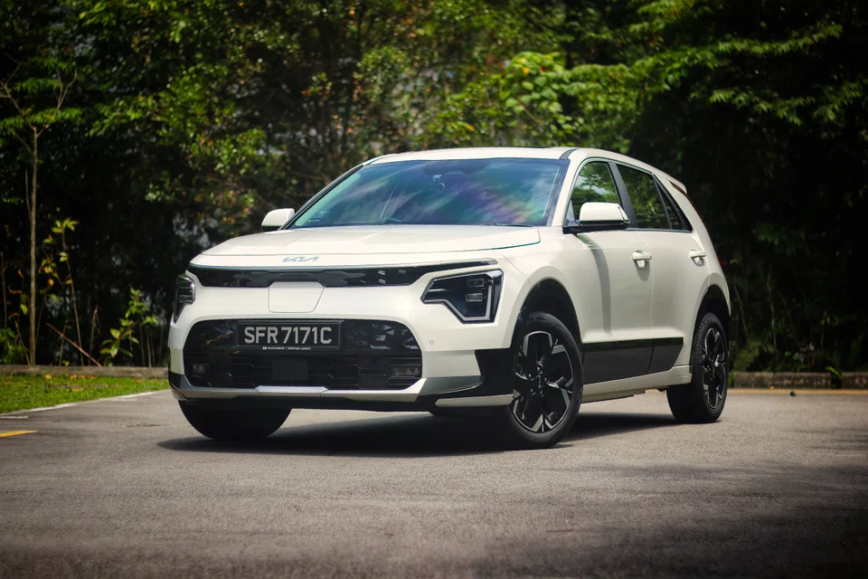 The Niro EV, a pure electric version, not only ticks all the boxes on the list of things you expect from a family crossover, it zips around without tailpipe emissions (which is hardly surprising, since it doesn’t even have a tailpipe).