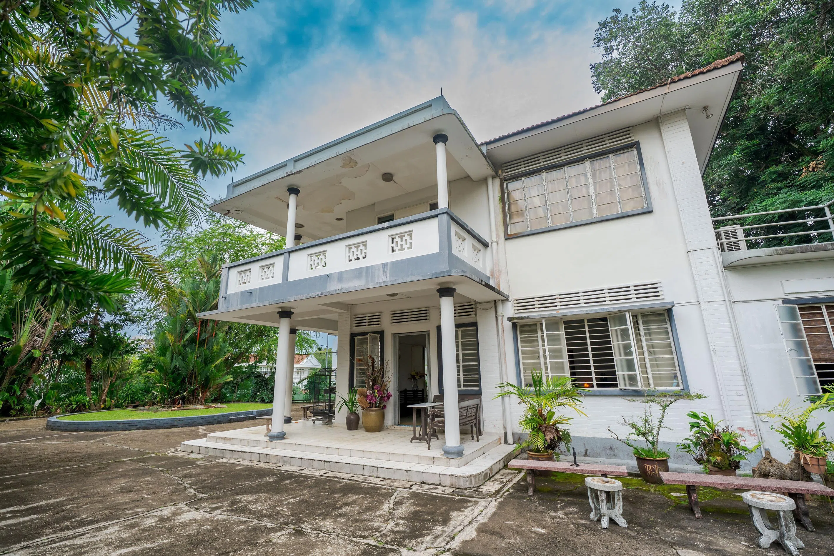 Ong family of Green Bus Co fame sells Dunearn bungalow for S$55 million -  The Business Times