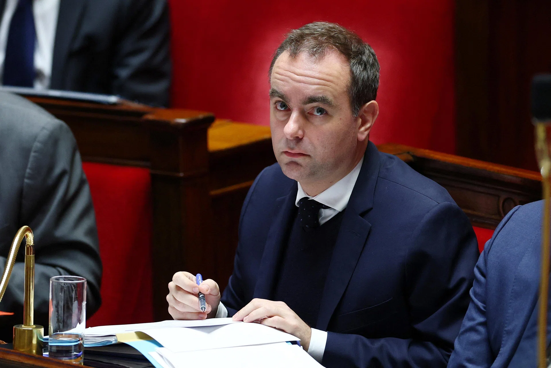 French business activity unexpectedly contracts in January: PMI