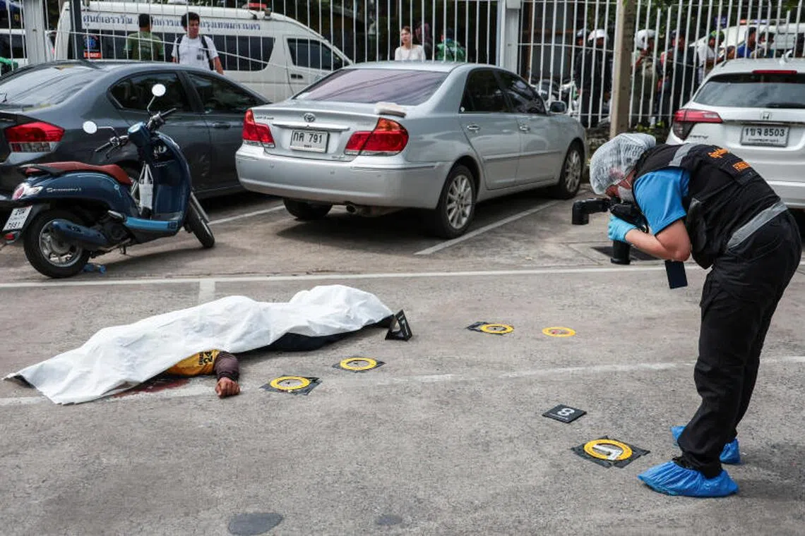 The gunman initially killed three security guards, and then a fourth with whom he had a personal quarrel, before killing a female merchant.