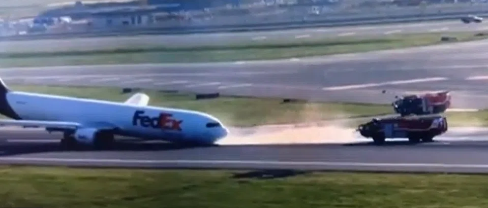 The plane's landing gear failed to open, and it landed with guidance from the tower.