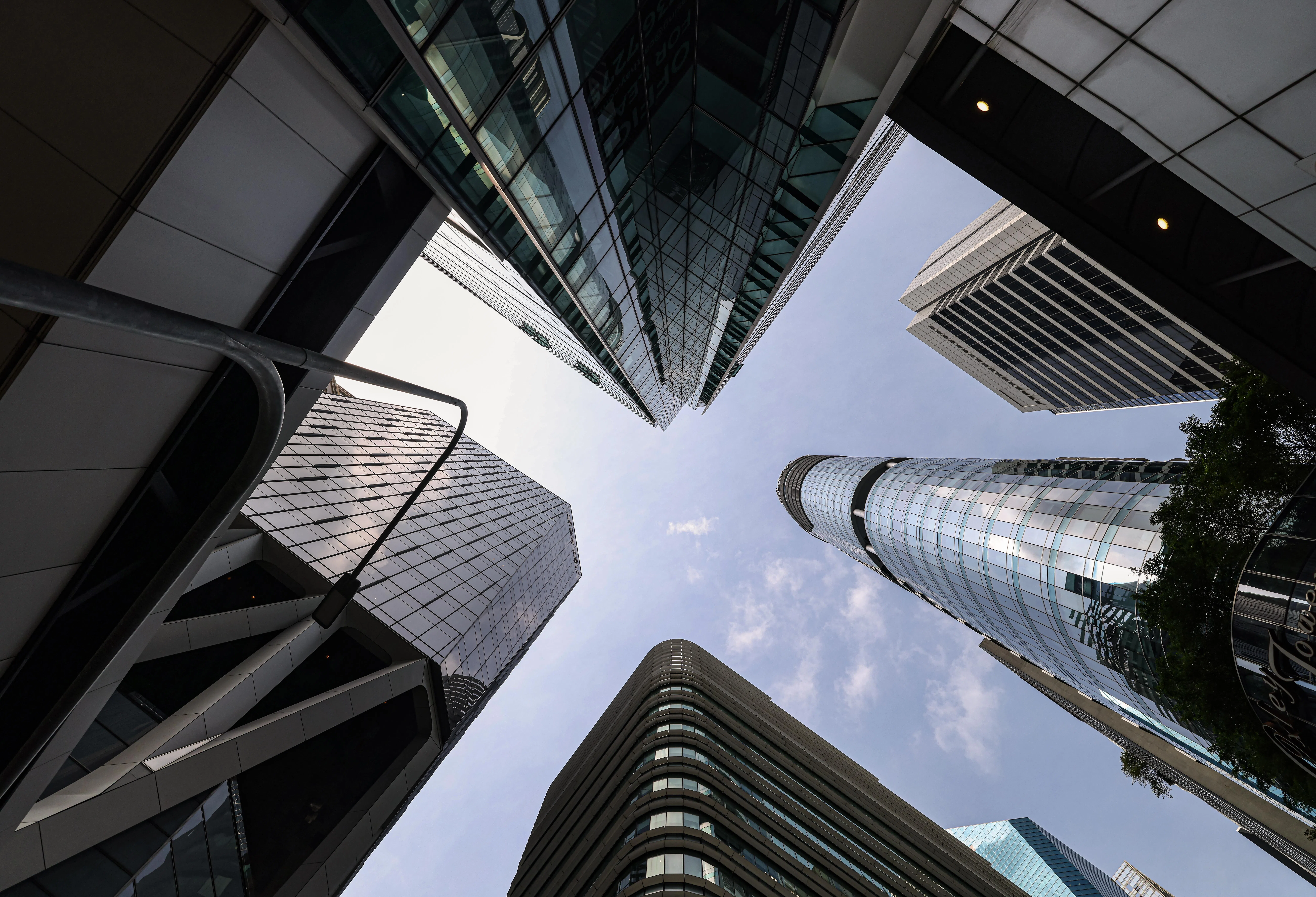Nearly six in 10 S-Reits incurred increased expenses from having to cool or heat their buildings as a result of temperature changes, a survey by Knight Frank and the Reit Association of Singapore shows.