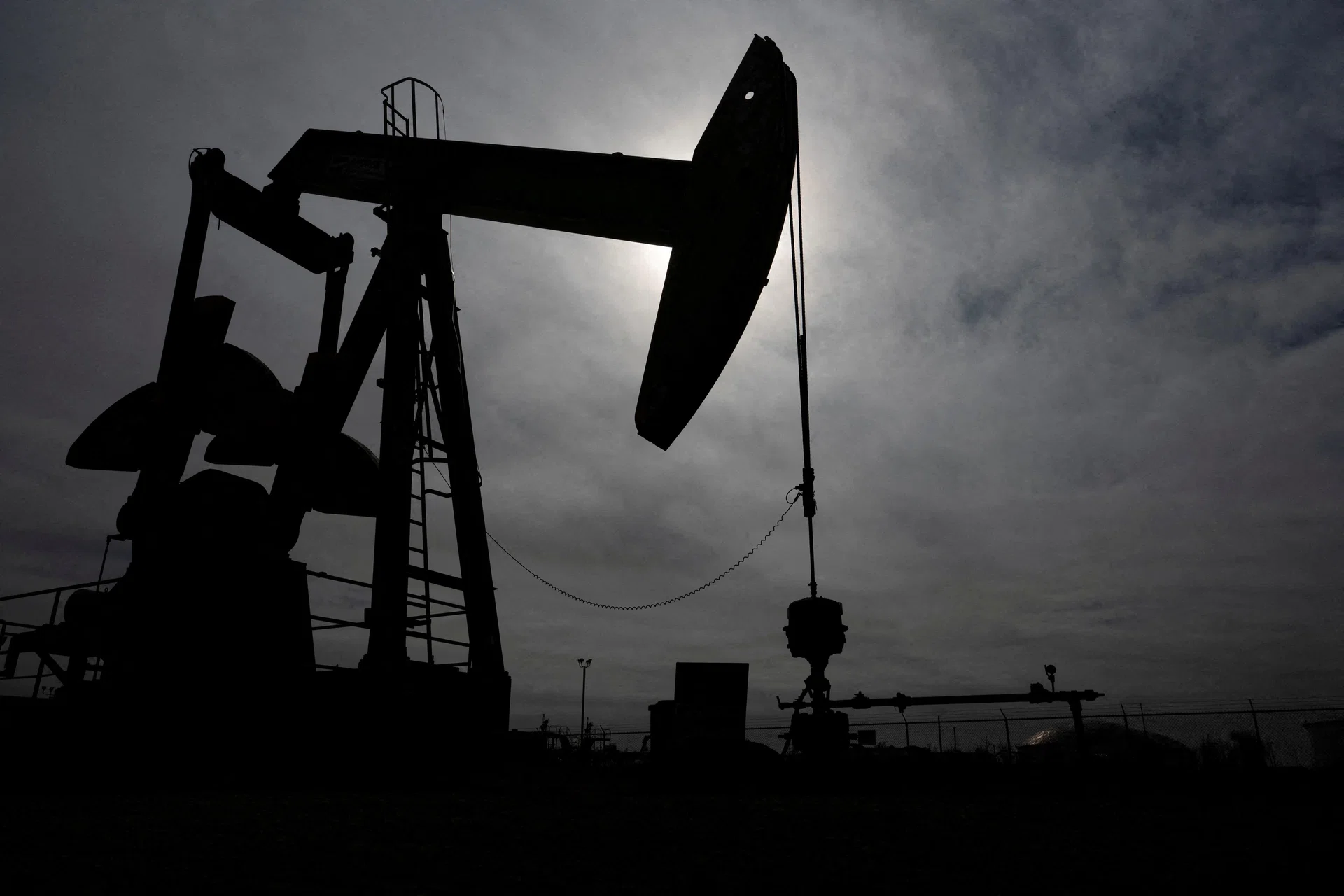 Oil edges higher as Middle East tensions linger