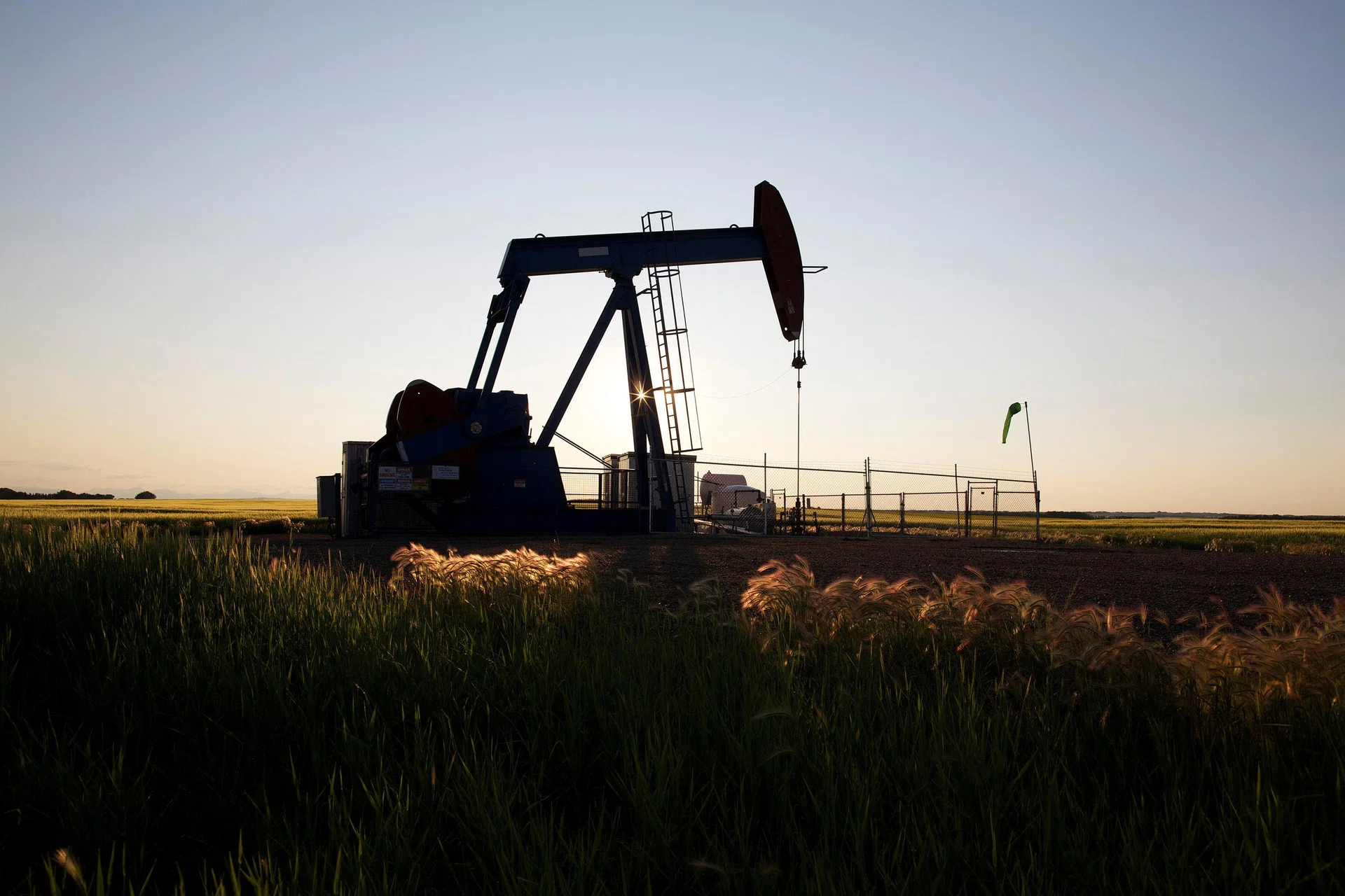 Oil jumps on new Houthi attacks, reported Kharg Island blasts