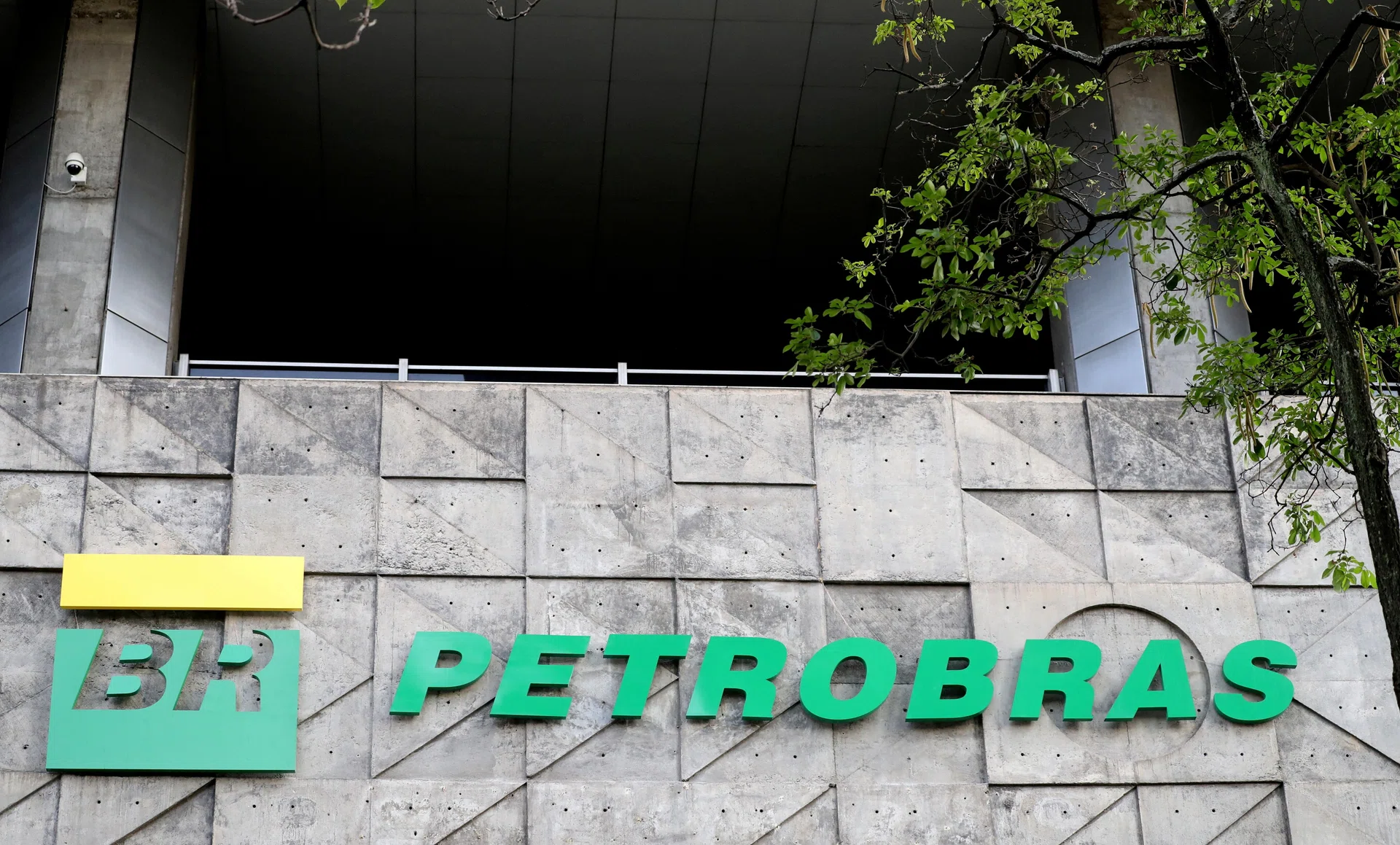 Petrobras profit jumps 80%, tops estimates on Iran war-driven oil rally