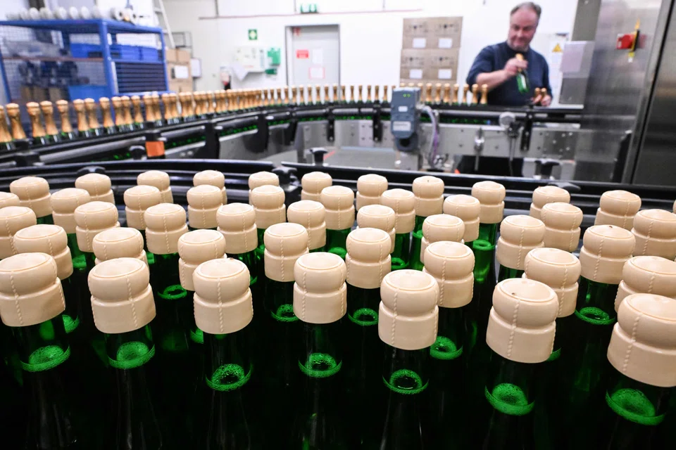 While demand for zero-alcohol beer has surged, the Carl Jung family business is betting on similar growth in the wine sector, using a technique it pioneered more than a century ago. 
