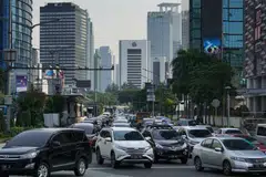 The offering by Indonesia attracted investors from Europe and North America, part of deluge of bond deals around the world this week. 