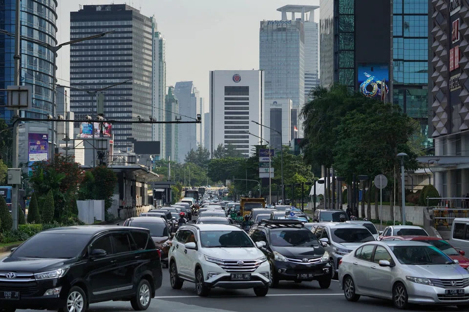 The offering by Indonesia attracted investors from Europe and North America, part of deluge of bond deals around the world this week. 