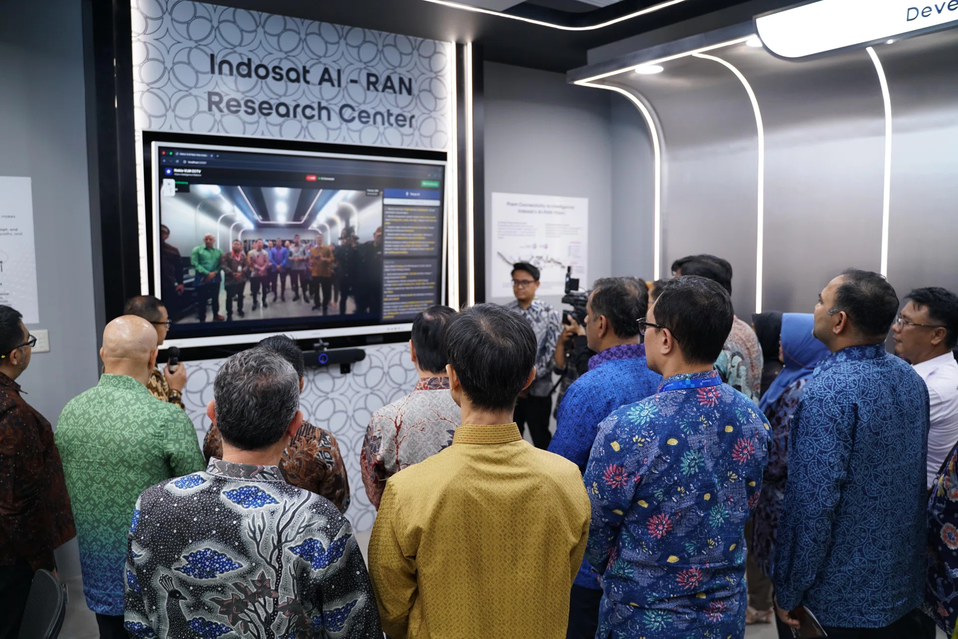 Indosat seeks US$2 billion loan for chip financing in Indonesia
