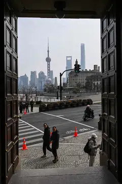 Financial institutions offered 731 billion yuan of new loans in April, lower than a projected 916 billion yuan. The year-on-year growth rate of outstanding loans edged down to 9.1 per cent from 9.2 per cent in March.  