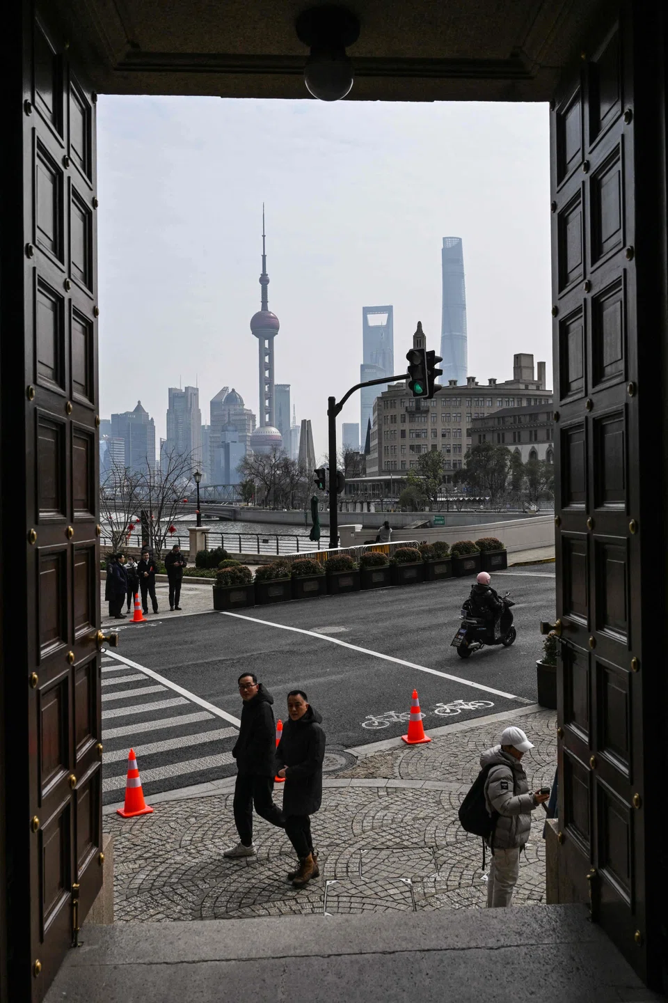 Financial institutions offered 731 billion yuan of new loans in April, lower than a projected 916 billion yuan. The year-on-year growth rate of outstanding loans edged down to 9.1 per cent from 9.2 per cent in March.  