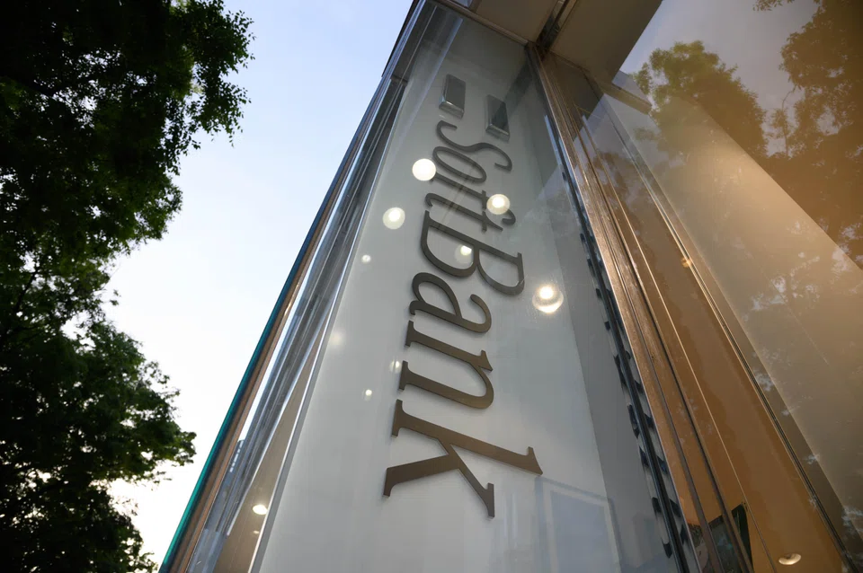 It is the second time Elliott has targeted SoftBank, once among the world’s biggest and most influential tech investors.