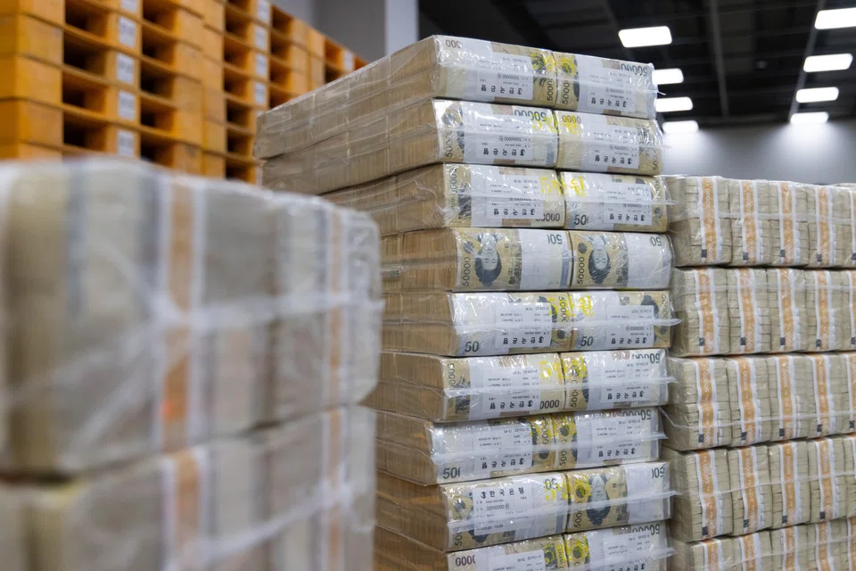 South Korea’s eventual goal of enabling investors to trade the won around the clock is likely to boost the case for the nation’s stocks and bonds to be added to global indexes. 