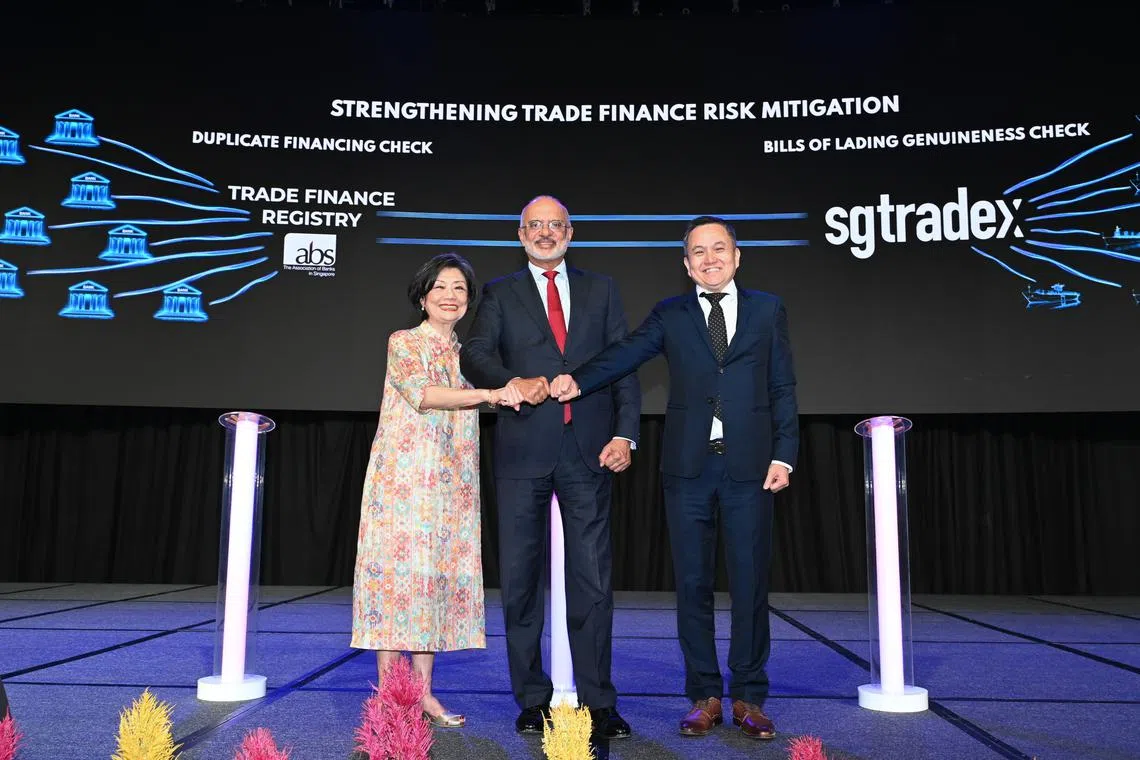 Piyush Gupta (centre), chairman of the Association of Banks in Singapore (ABS); Ong-Ang Ai Boon (left), director of ABS; and Tan Chin Hwee, chairman of SGTraDex, commemorate the collaboration between Trade Finance Registry and SGTraDex on the bill of lading genuineness check at the ABS Chinese New Year lunch on Feb 12.