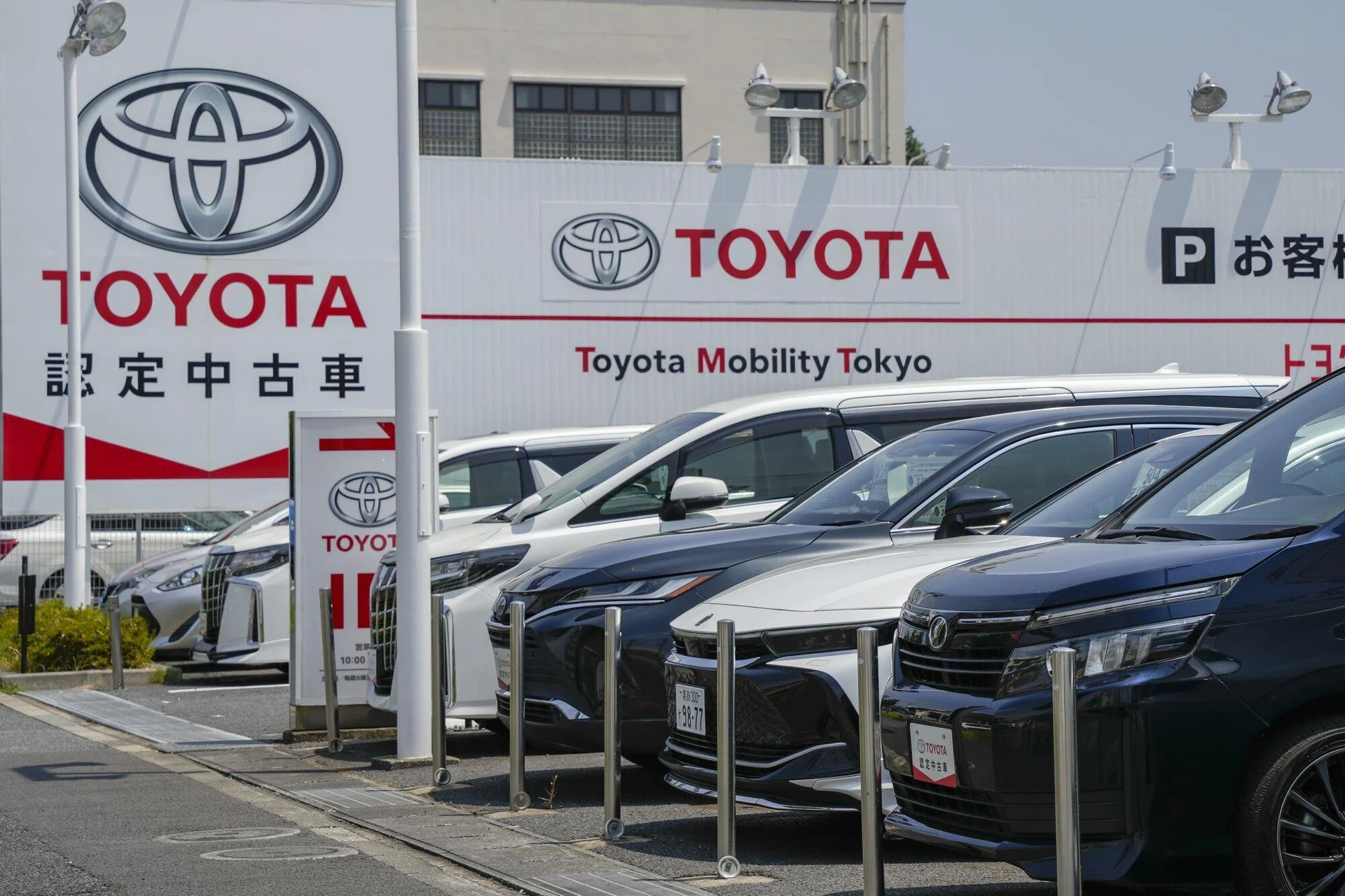 Toyota raises profit outlook, bets it can ride out tariffs