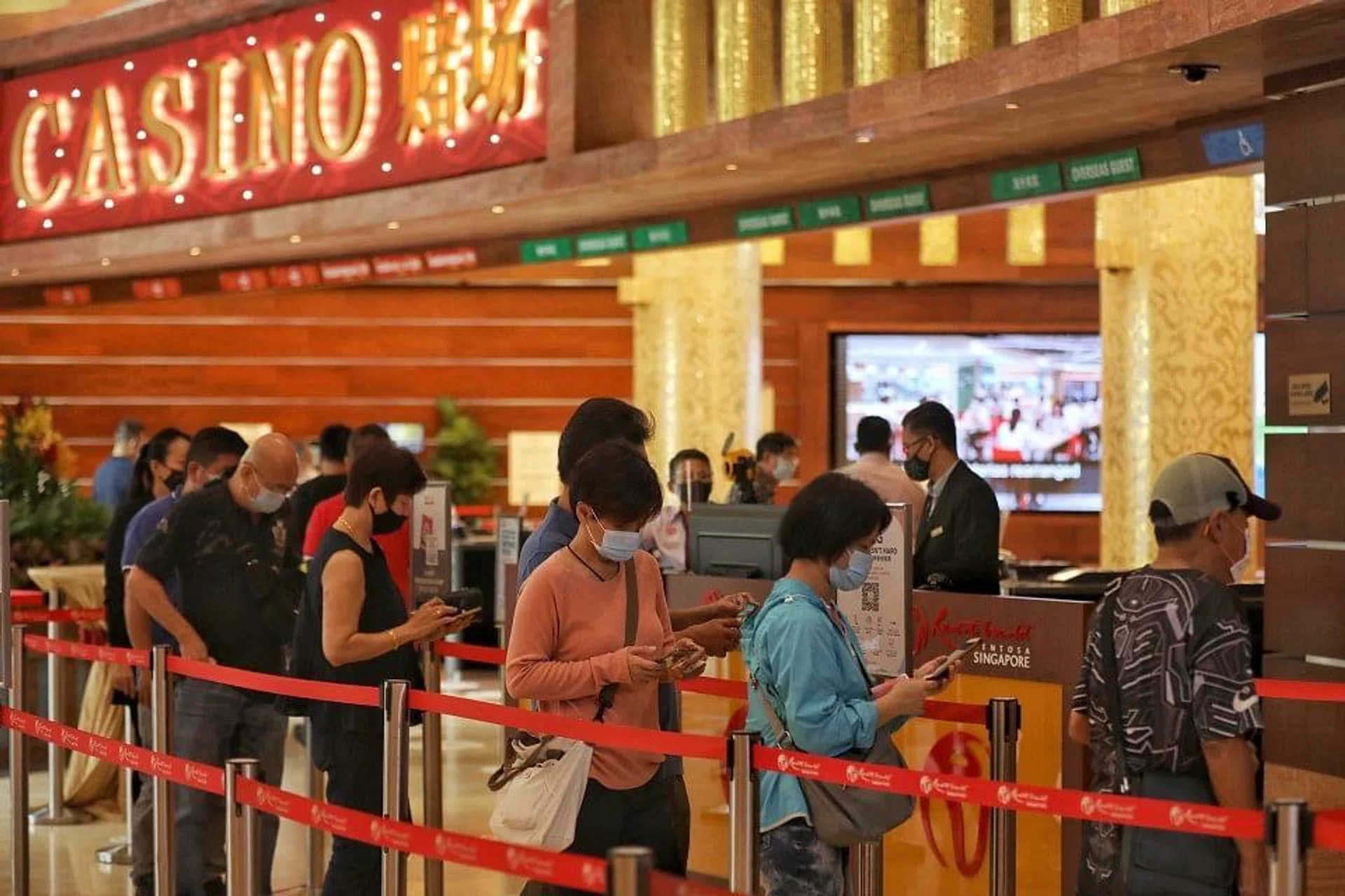 Genting Singapore shares fall 8.7% after Q1 earnings fall