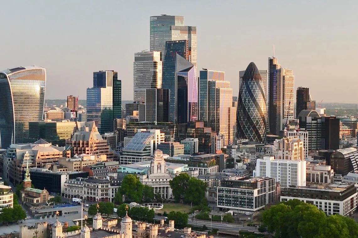 Almost three-quarters of business leaders surveyed said the UK government cannot expand the economy while at the same time trying to reach net-zero. 