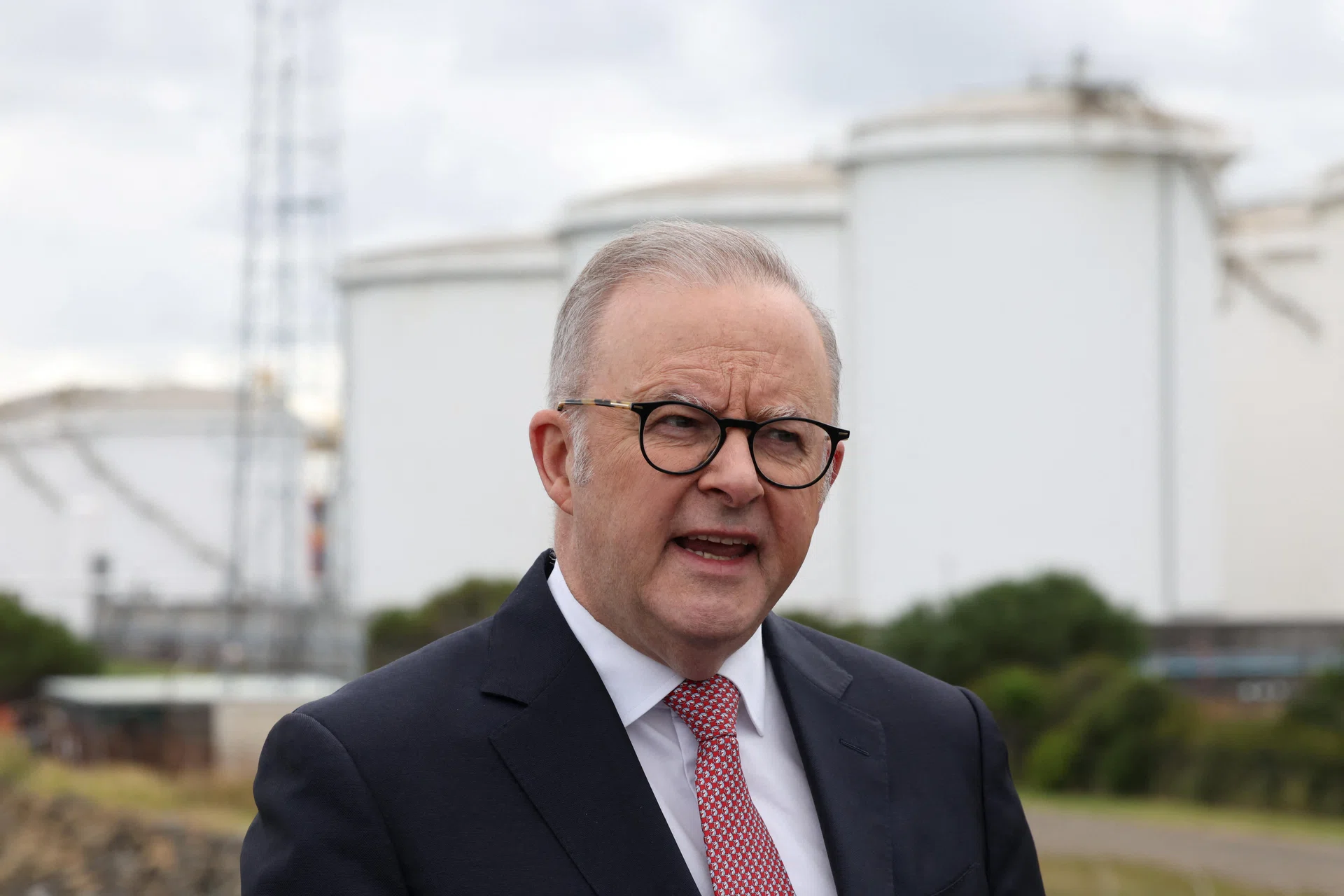 Australia debt breaches A$1 trillion amid global borrowing spree