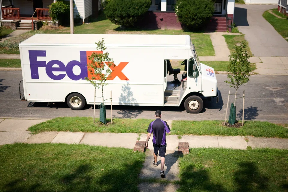 FedEx is in the process of integrating its Ground and Express delivery networks as part of a wider cost-cutting drive. 
