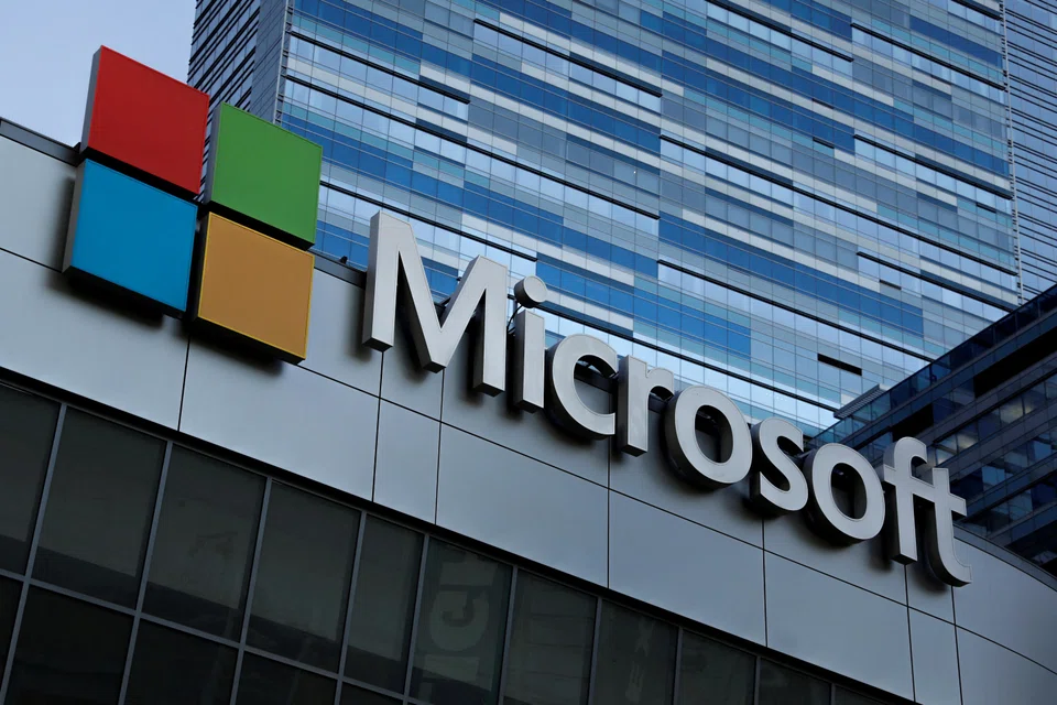 Microsoft has offered to sell the cloud-based market rights for games in the UK.