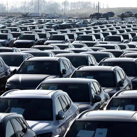 More S’pore drivers plan to return to petrol cars: EY study