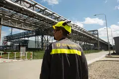 The transit fee payment agreement covers only flows to Slovakia and Hungary, not the Czech Republic, according to Slovnaft, part of Mol Group.