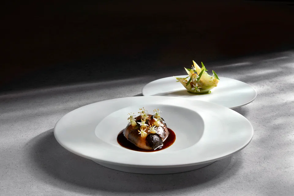 Pigeon with black truffles incoporates different influences in its preparation.