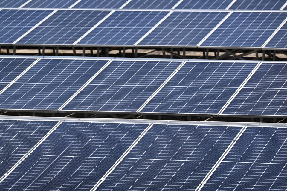 Singapore’s solar deployment has trebled since 2020 and is ahead of schedule. This means that the city-state is on track to meet its 2030 climate targets, says Senior Minister Teo Chee Hean. 