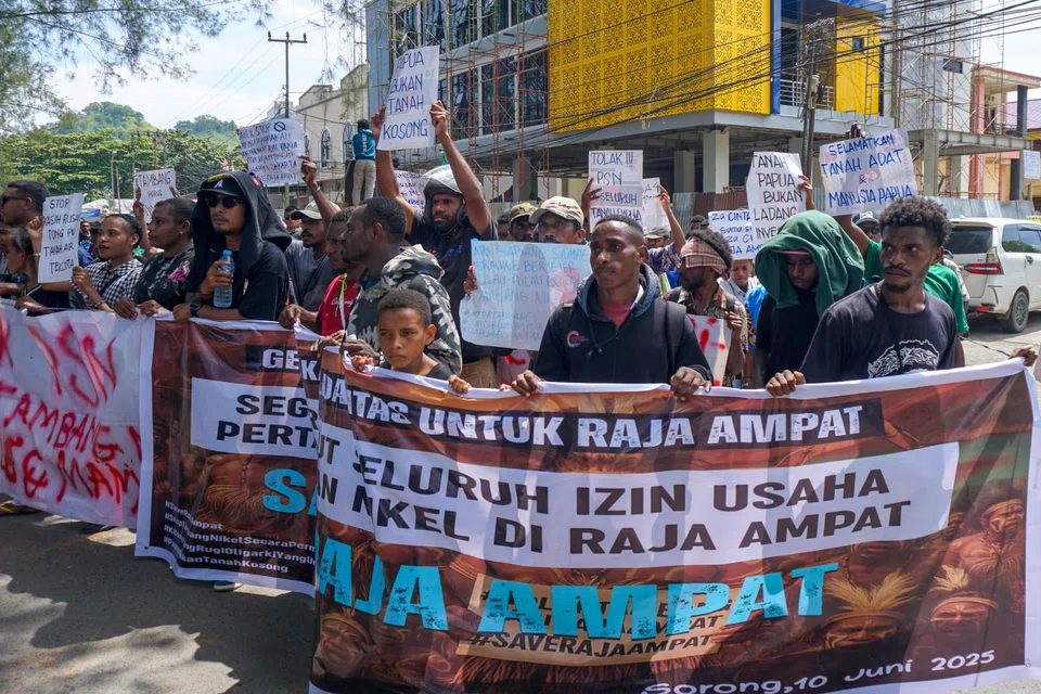 People protesting mining activities in Papua. The hashtag #SaveRajaAmpat has been trending on social media, with the Indonesian public calling on the government to re-evaluate mining activities in the region.