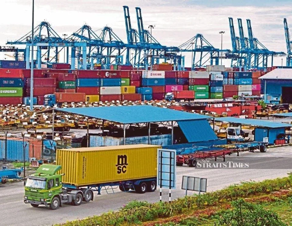 Shipments to the US, one of Malaysia’s largest trading partners, fell 0.9%, marking a second straight month of declines.