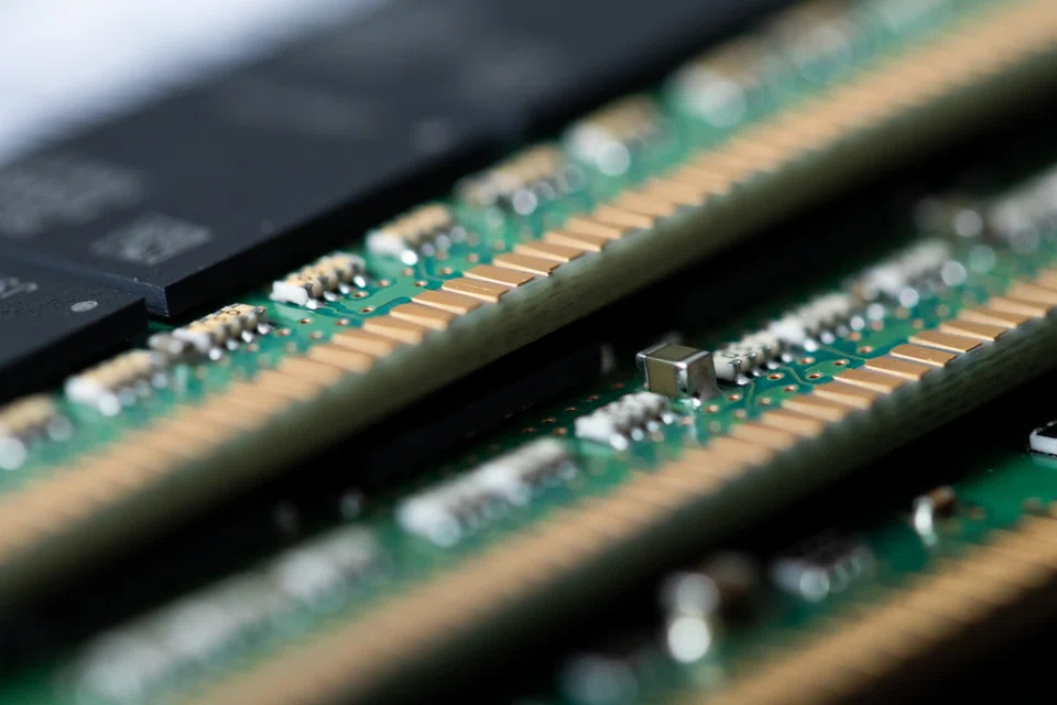 The industry confidence gauge encompasses manufacturers of semiconductors, displays and smartphones, major drivers of Korea’s exports. 