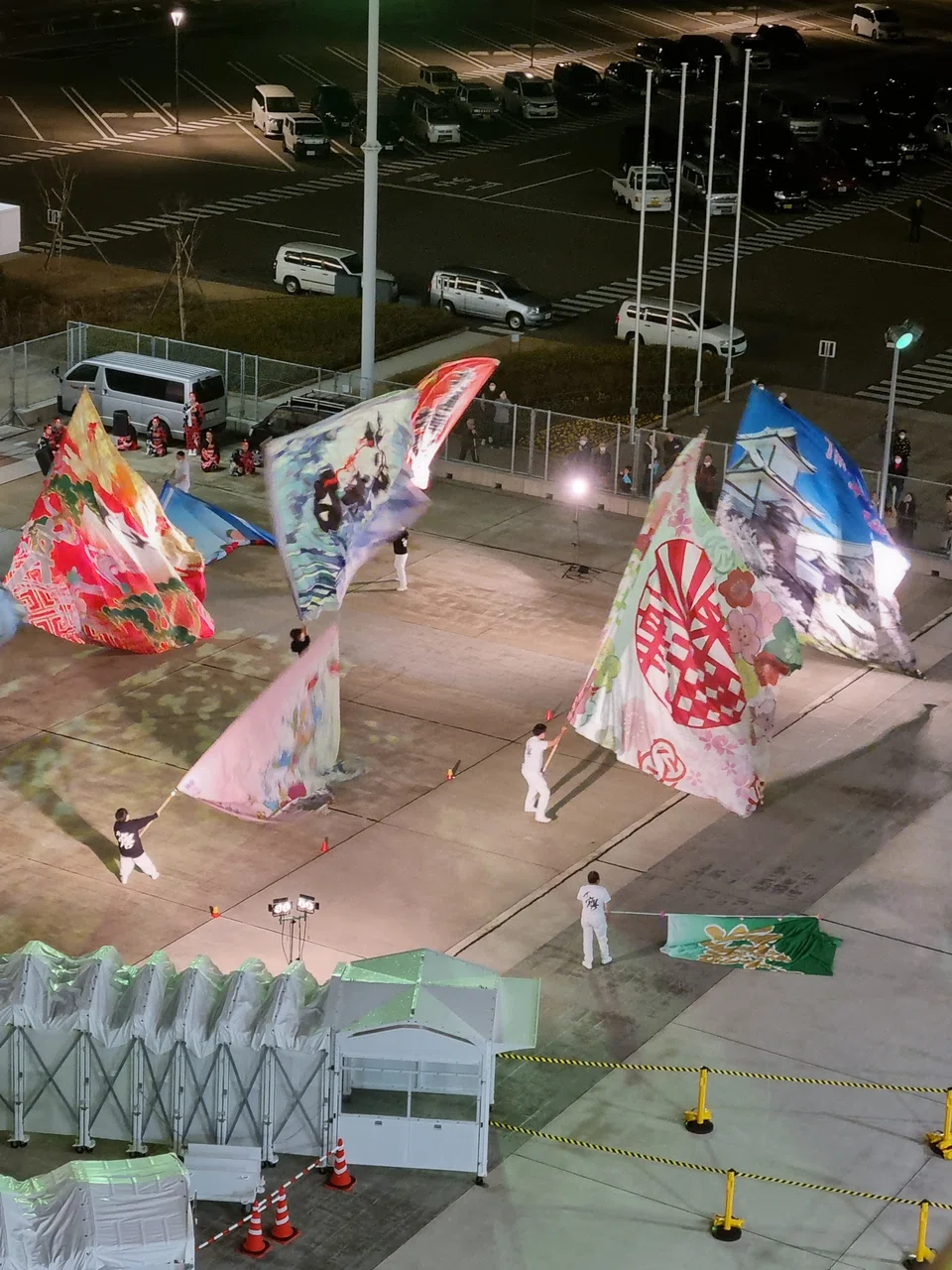 A flag performance specially for cruise passengers in Kanazawa.