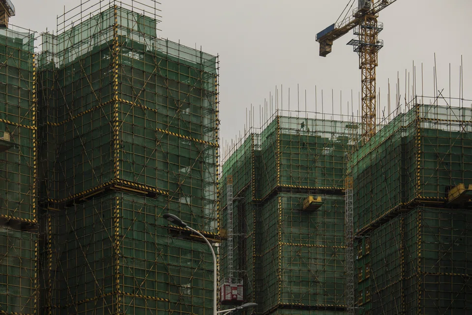 New-home sales by the 100 largest developers have fallen more than 20% for two consecutive months, China Real Estate Information Corporation data show.