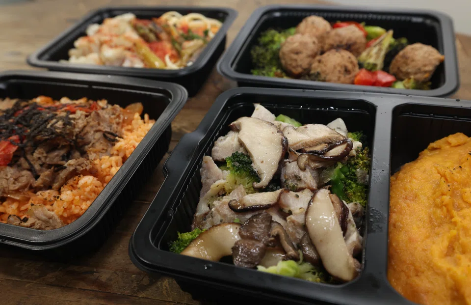 Some meals offered by Fresher. A meal prep service provider delivers full meals or pre-portioned ingredients, which come either chilled or frozen, to customers’ doorsteps. 