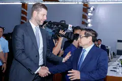 Eric Trump (left), son of US President Donald Trump, shakes hands with Vietnam's Prime Minister Pham Minh Chinh (right) during the groundbreaking ceremony for the Trump International, Hung Yen resort and golf course project in Hung Yen province on May 21.