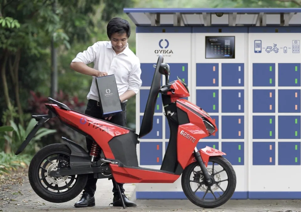 Oyika offers single-use, weekly and monthly packages for electric motorbike riders to swap their motorbike batteries at a “swap station”. 
