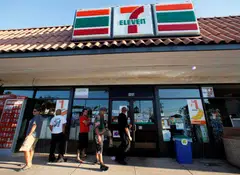 Seven & i will ask Couche-Tard to reconsider its takeover bid, also referring to competition law concerns mainly in the US, although the company does not reject the offer and will continue to talk with the suitor.