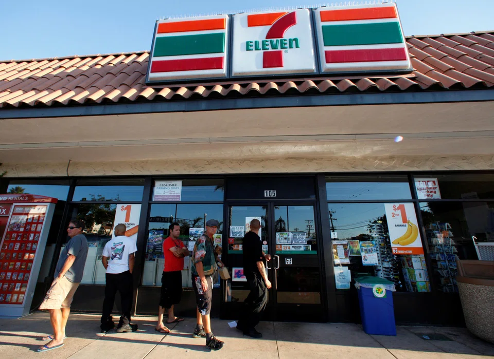 Seven & i will ask Couche-Tard to reconsider its takeover bid, also referring to competition law concerns mainly in the US, although the company does not reject the offer and will continue to talk with the suitor.