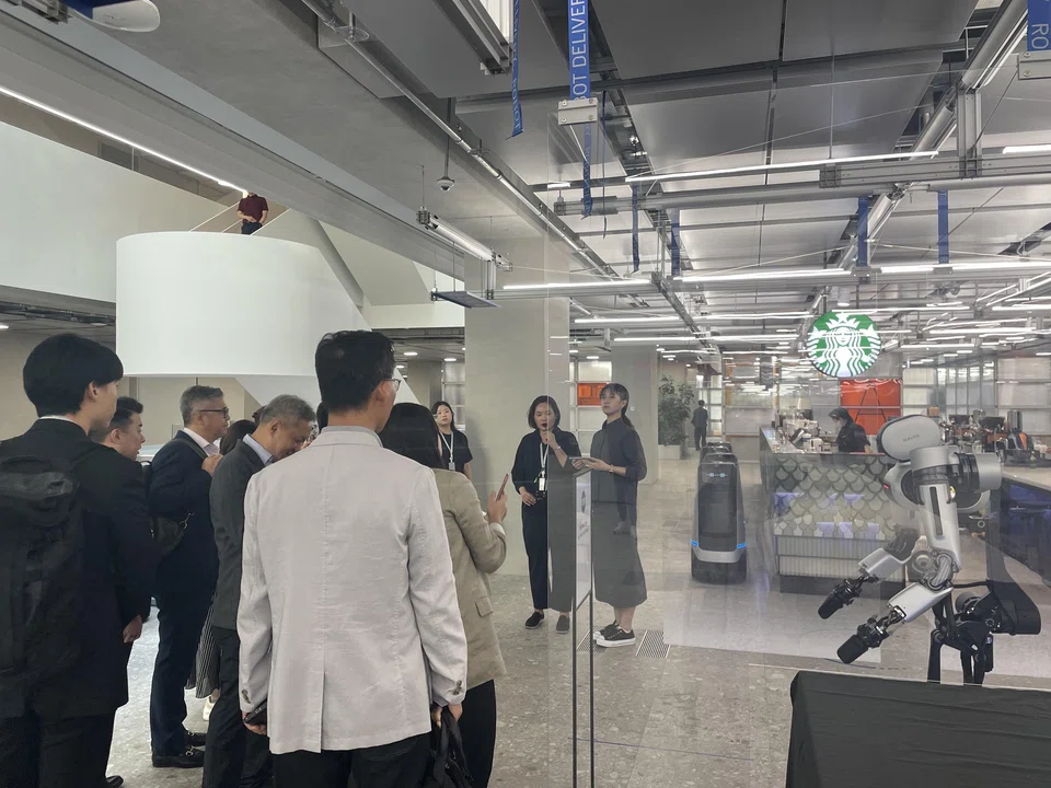 The Overseas Market Workshop included a visit to Web portal company Naver on May 16.