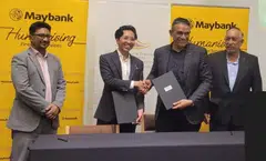 Sazzali Sabandi, head of Islamic banking at Maybank in Singapore (second from left), with Dr Abdul Malik Hassan, president of Singapore Malay Chamber of Commerce and Industry (third from left). 