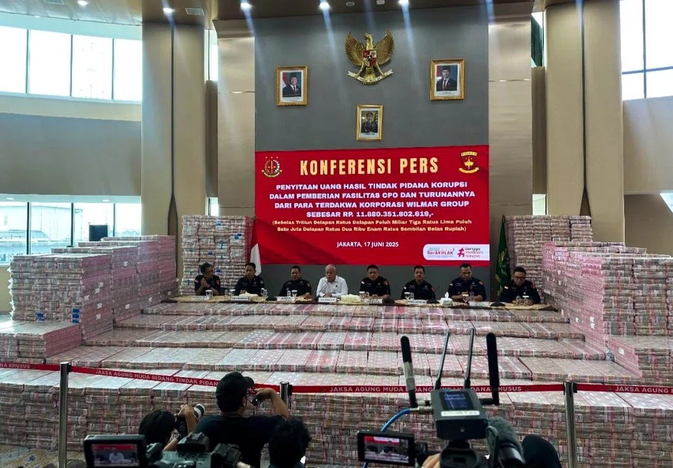 Wilmar also separately placed a security deposit of 11.8 trillion Indonesian rupiah (S$929 million) with the Attorney General’s Office on Jun 17. 