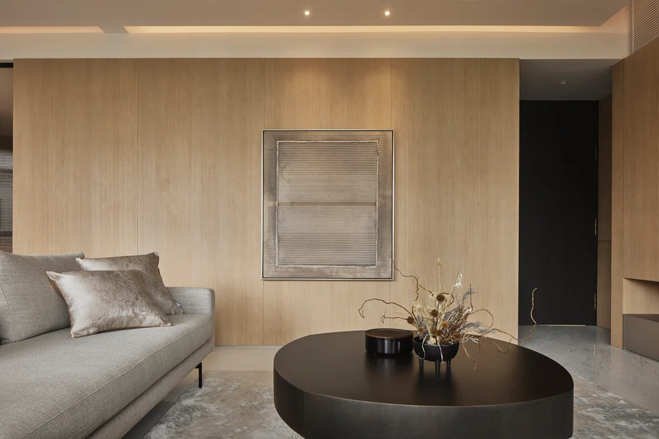 Furniture such as the round coffee table from Menu and generous sofa from Wendelbo are functional yet understated. 