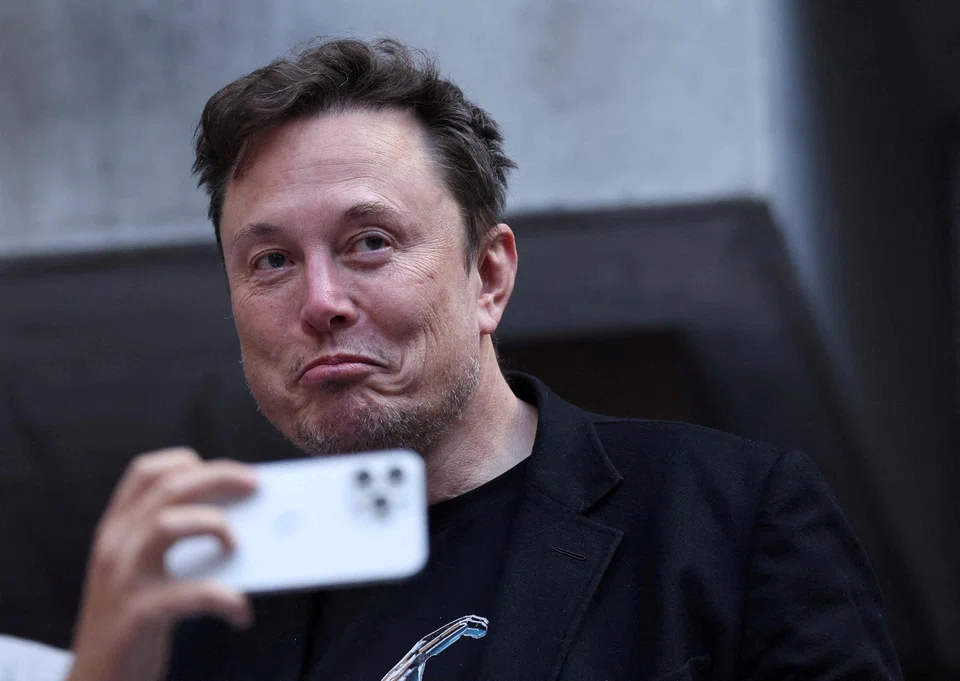 Elon Musk’s right-wing turn isn’t universal or even typical: Reporting suggests that even with the rightward turn of several boldface names, Silicon Valley remains heavily Democratic.